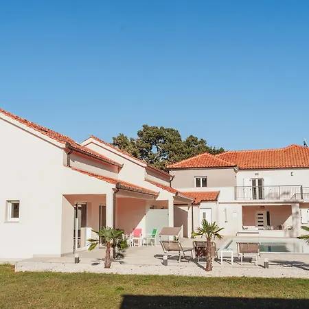 Resort Luka Et Rafael Dugopolje Exterior photo